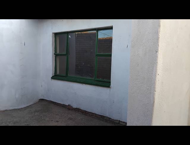 2 BEDROOM FREEHOLD FOR SALE IN KAGISO